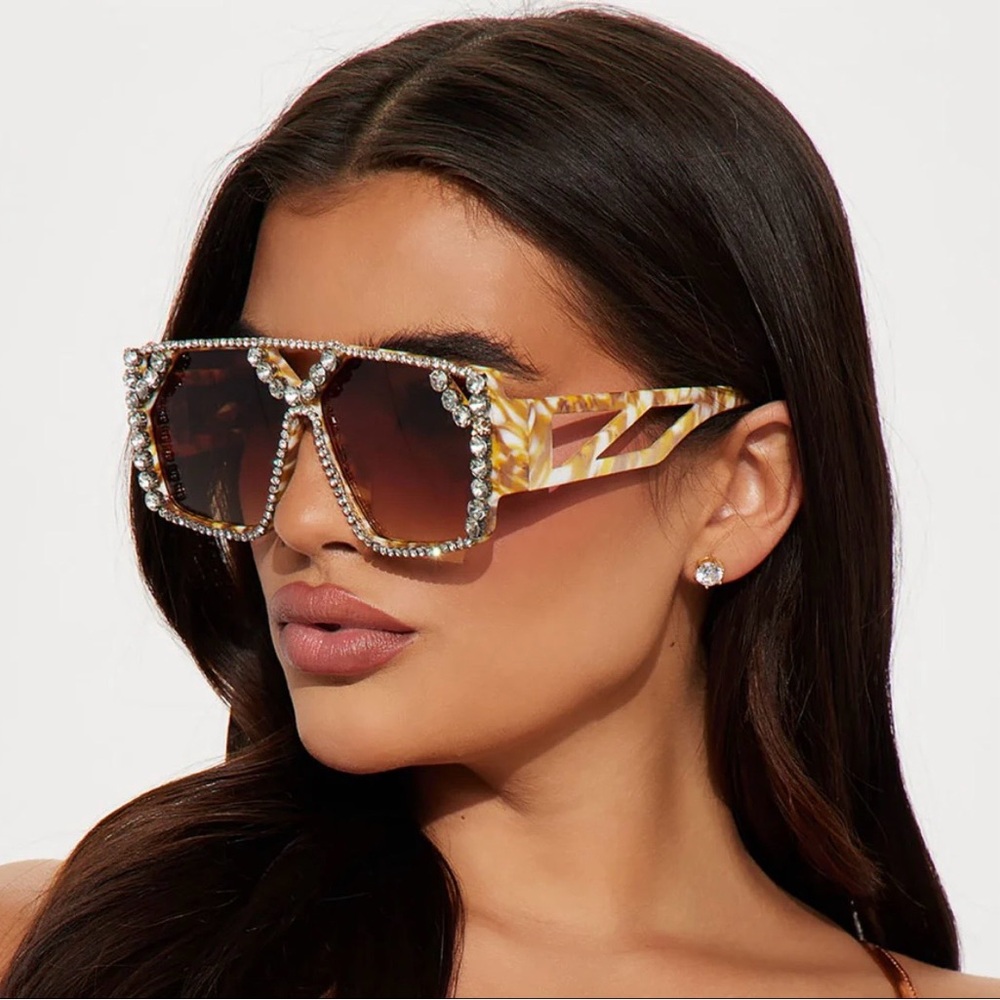 OVERSIZED SQUARE SUNGLASSES RHINESTONE EMBELLISHED BROWN LENS TORTOISE SHELL NEW - Picture 1 of 14